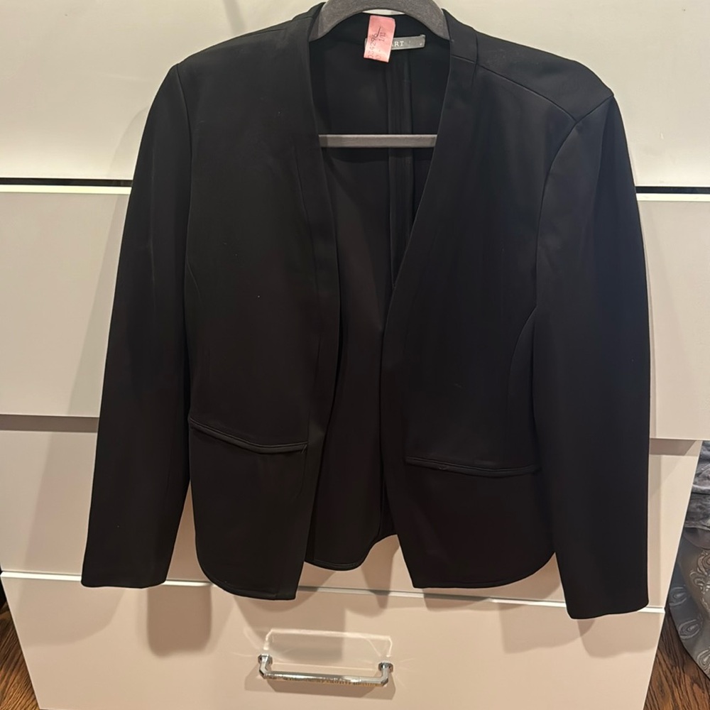Tart blazer size medium for oversized fit